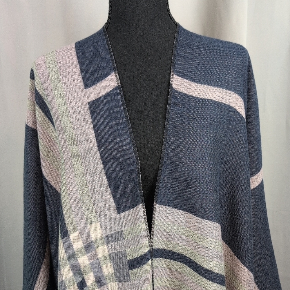 Arianne Blue and Pink Geometric Wrap Blanket‎ One Size - Picture 2 of 6